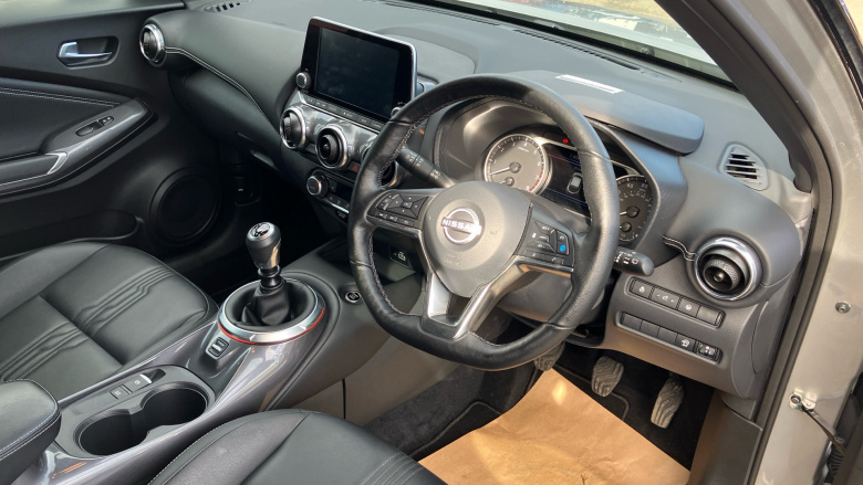 Nissan Juke 1.0 DiG-T 114 Tekna 5dr Petrol Hatchback